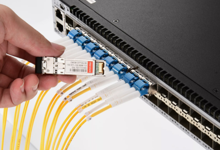 Réitigh Trealamh Cábla Comhartha Ardluais QSFP Réitigh Trealamh Cábla Comhartha Ardluais QSFP