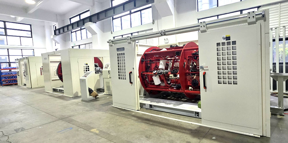 Meaisín snáitheála agus cáblaithe pláinéadach ardluais beathaithe comhthreomhar